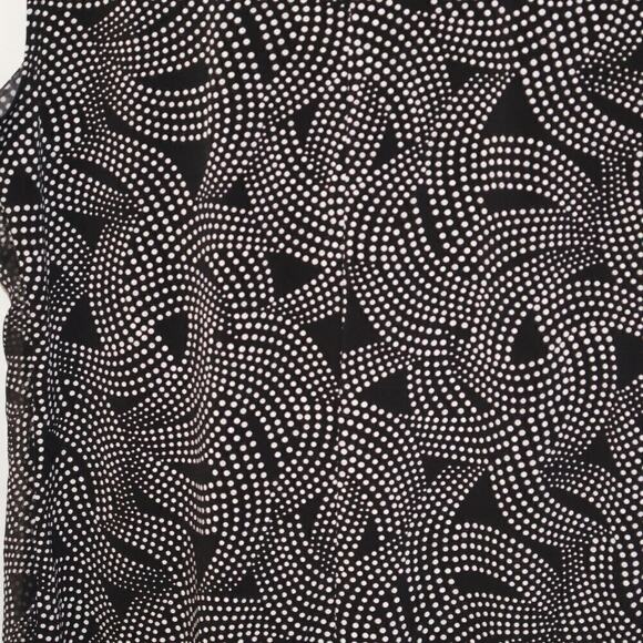 Adele & May Blouse Size Small Sleeveless Lightweight V Neck Black - Picture 9 of 12